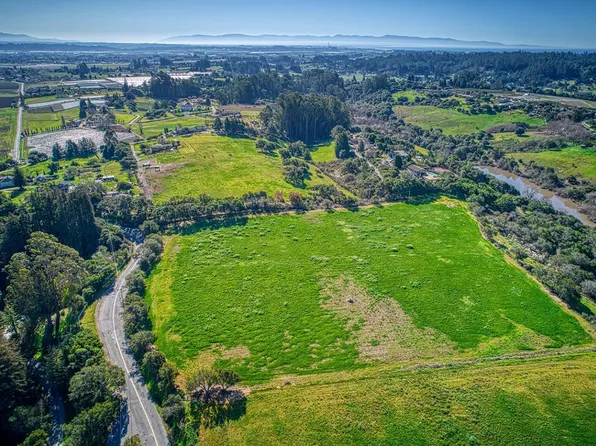 571 Calabasas Rd, Watsonville, CA 95076