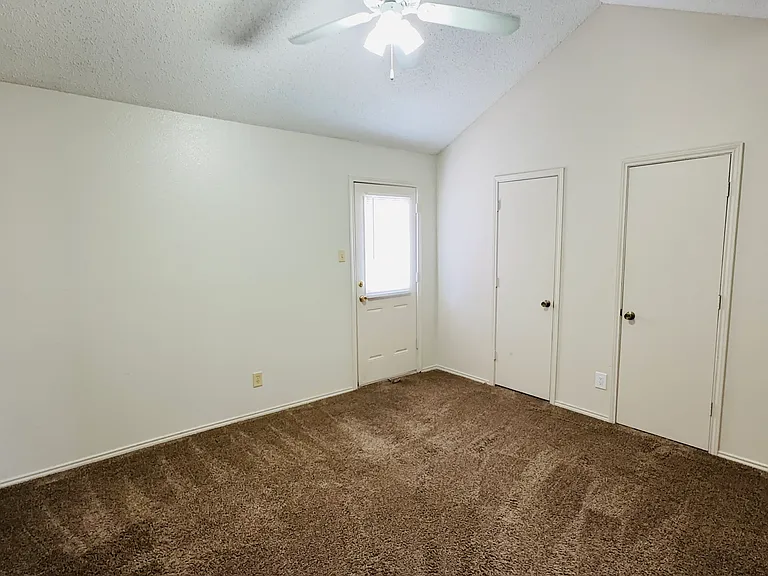 221 Meadow Ct #C — Photo 14