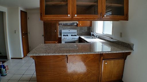 5th image of 1916 Oakridge Ln