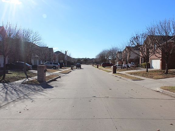 5th image of 1033 Lindstrom Dr
