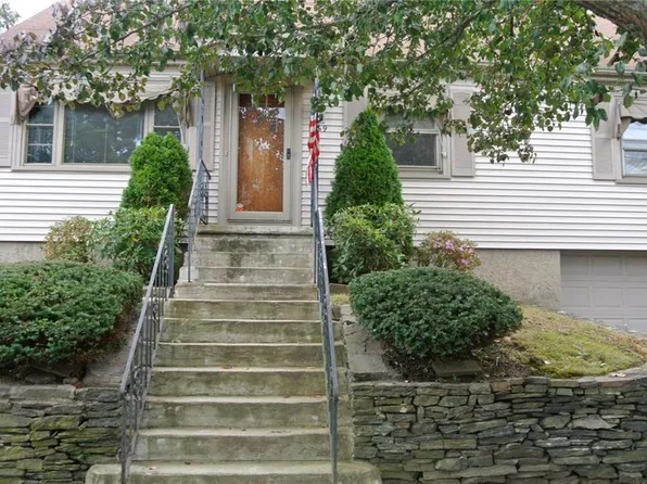169 Summit St, East Providence, RI 02914