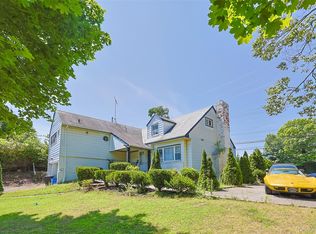 84 Middle Neck Road, Flower Hill, NY 11576
