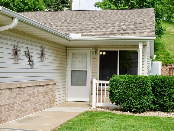 2nd image of 1130 Meadow View Ct Unit 4