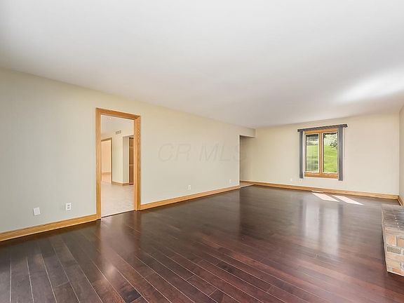 4th image of 122 Chapin Pl