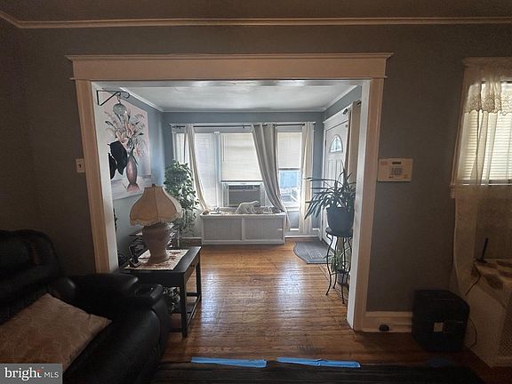 3rd image of 6153 N Mascher St