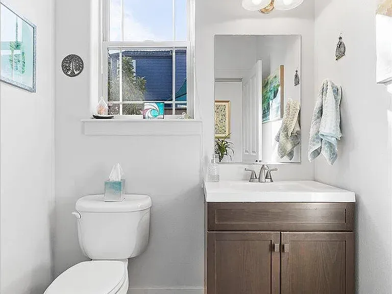2238 Abbott Ave — Photo 4