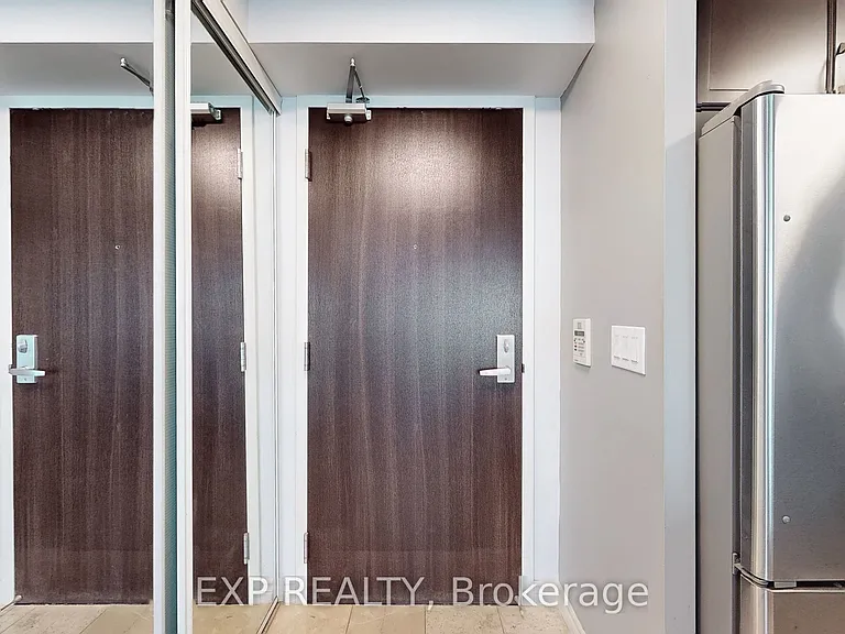 25 Lower Simcoe St #1106 — Photo 7