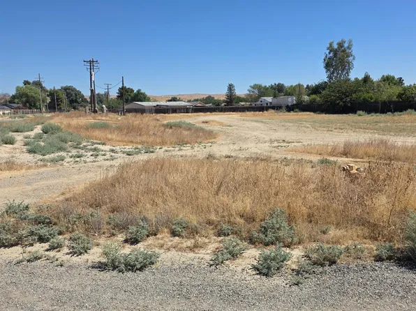 28102 Carousel Ave, Taft, CA 93268