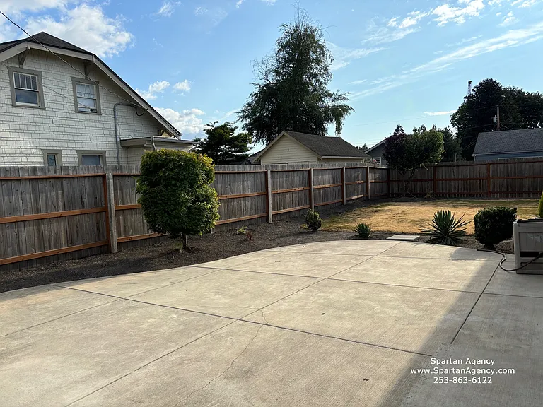 1020 Academy St — Photo 23