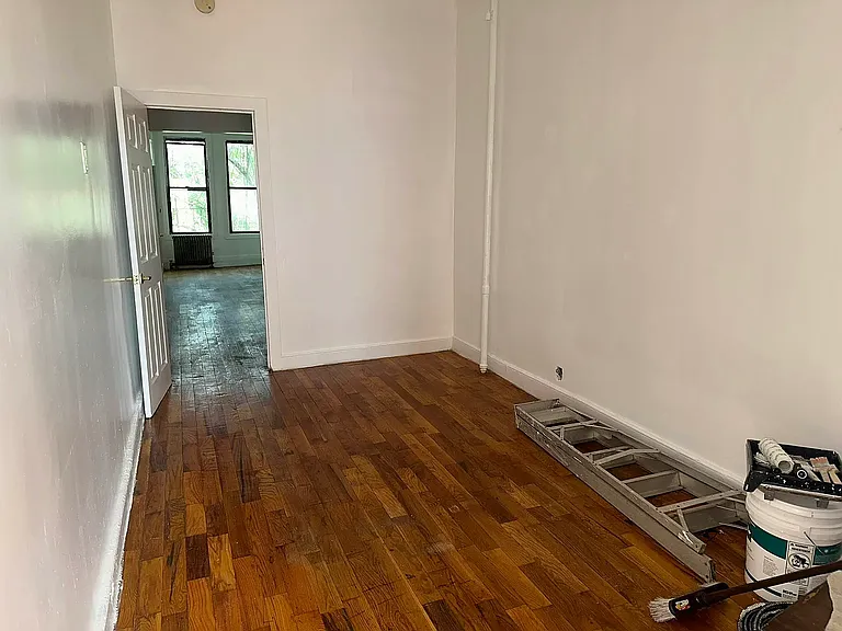 231 Irving Ave #3R — Photo 4