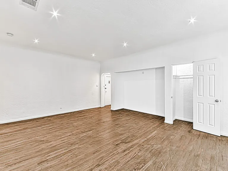 1503 S. Shenandoah St. — Photo 9