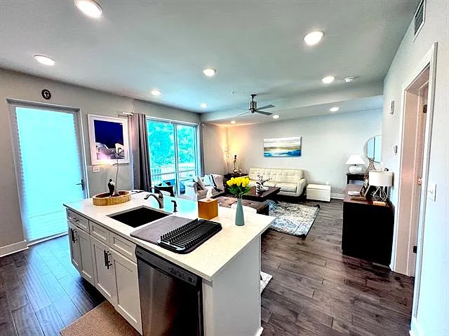 900 Bartholomew St #314 — Photo 7