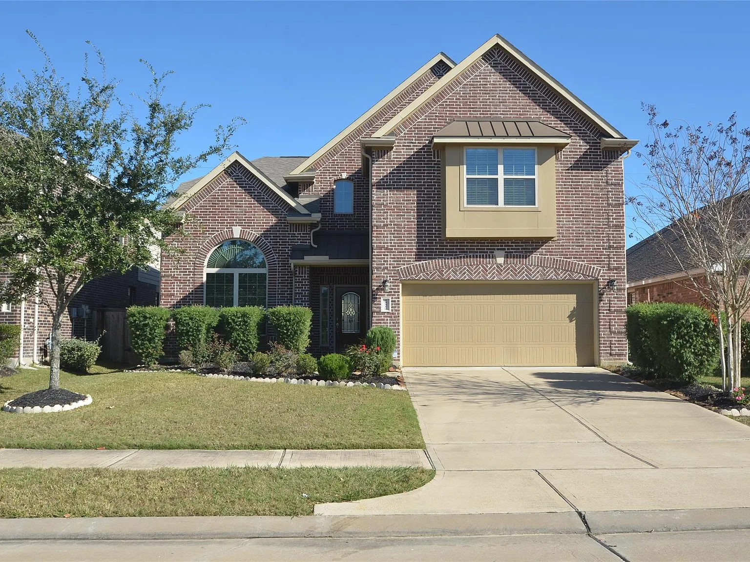 4 bed, 2.5 bath, 2672 sqft, $3,050 — Photo 1