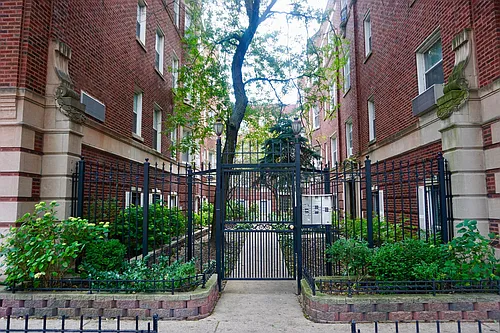 Kenmore Courts Photo 1