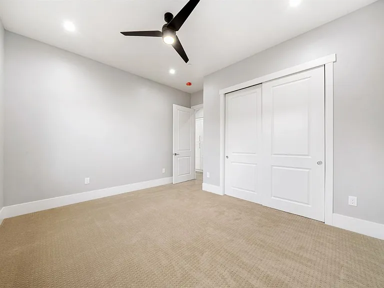 1130 Jonas Ave — Photo 25