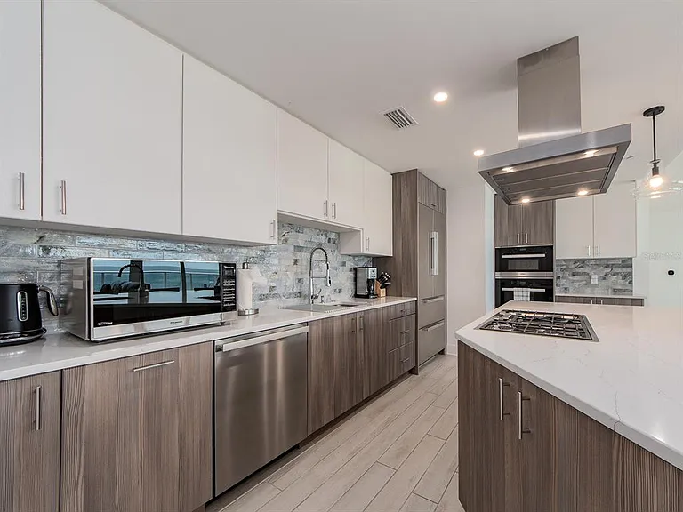 15 Avalon St #701 — Photo 16