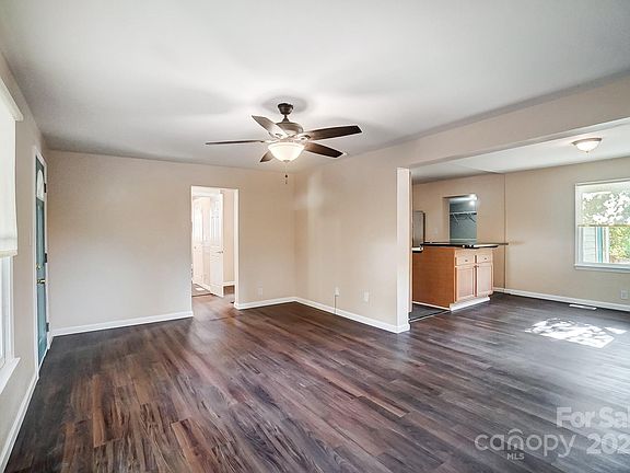 3rd image of 686 Childers St