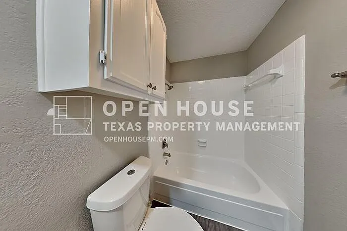 4819 Butterfield Rd — Photo 11