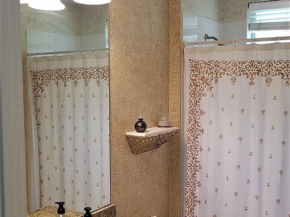 4th image of 132 Hidden Palms Ln #101