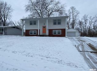 17 Coachlight Ct, Springfield, IL 62703