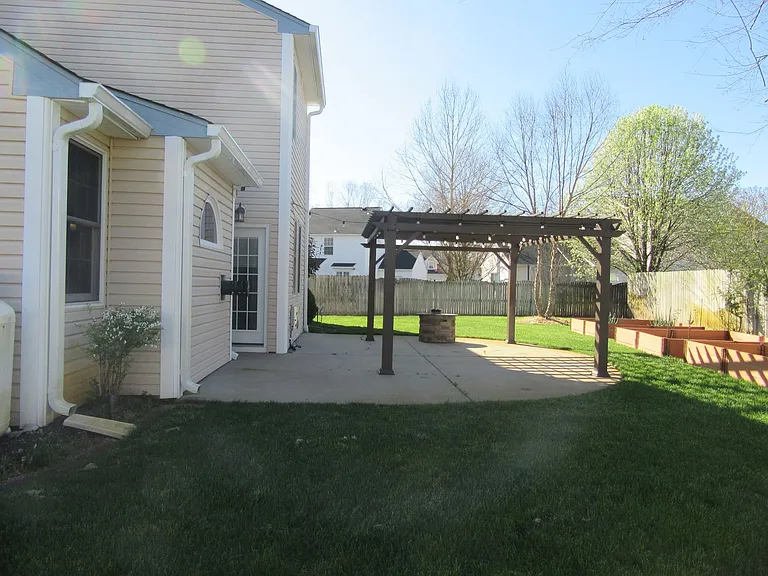 416 Iron Bridge Ln — Photo 37