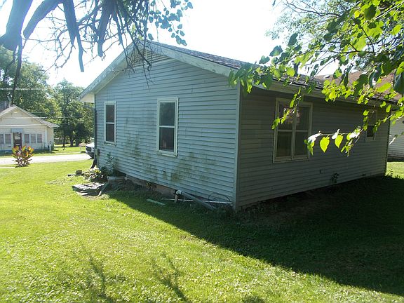 4th image of 308 N East St