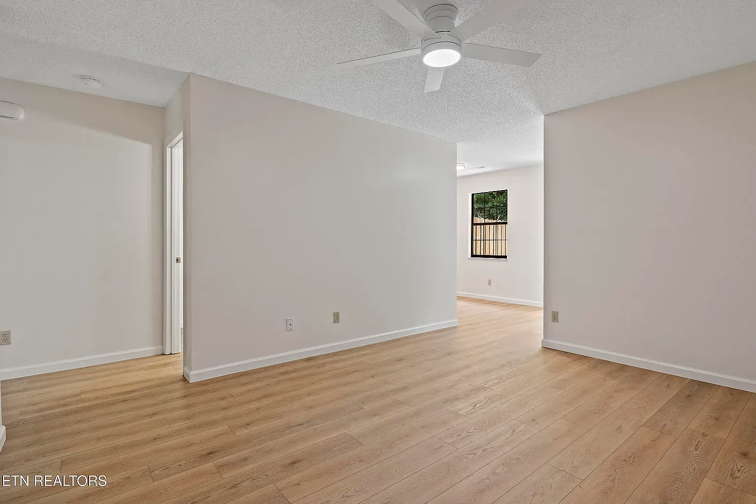 2 bed, 972 sqft, $1,700 — Photo 3