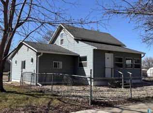 607 Illinois Ave NW, Huron, SD 57350