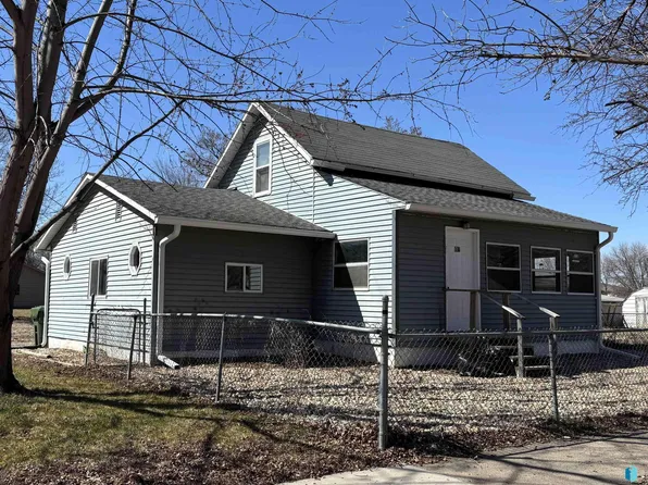 607 Illinois Ave NW, Huron, SD 57350