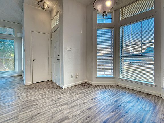 4th image of 807 Wind Brooke Dr