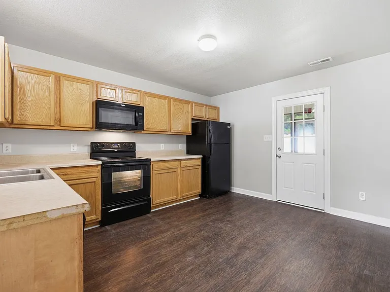 404 Springwood Dr — Photo 11