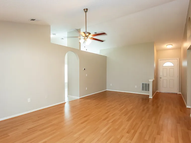 2047 Sarah Louise Dr — Photo 4