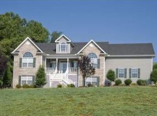 2415 Wakefield Rd, Charlottesville, VA 22901