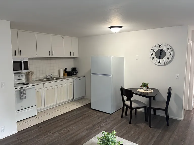 4501 Lafayette Ave #10 — Photo 2