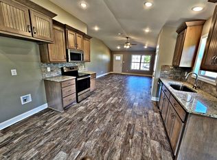 717 Iron Wood Dr SW, Hartselle, AL 35640