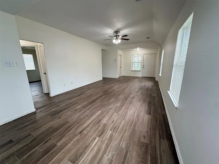 21927 Octavia Way — Photo 6