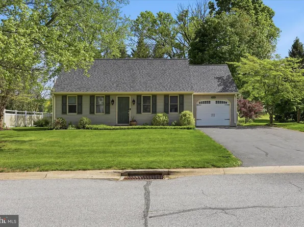916 Indian Springs Dr, Lancaster, PA 17601