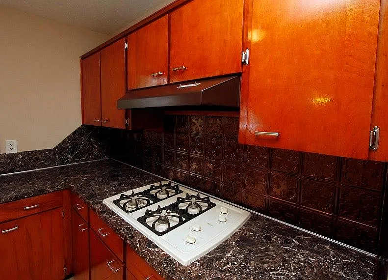 3 bed, 1200 sqft, $1,200 — Photo 3