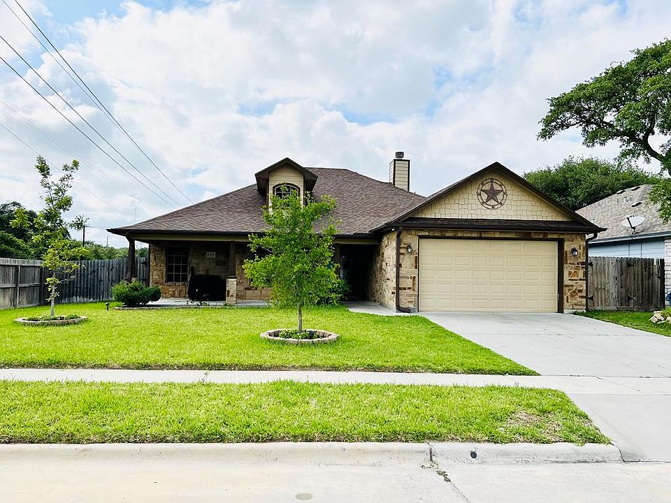 1st image of 2411 Country Oaks Cir