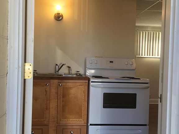 5th image of 121 Fullmer St #2