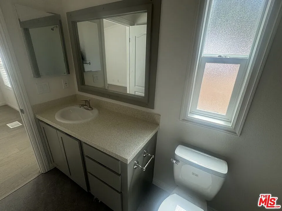 3 bed, 2.0 bath, 1128 sqft, $2,295 — Photo 4
