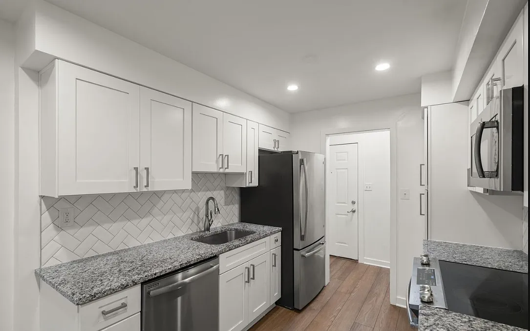 2 bed, 1044 sqft, $2,700 — Photo 4