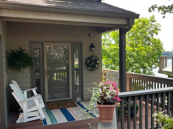 1824 E Waters Edge Dr #84, Bloomington, IN 47401