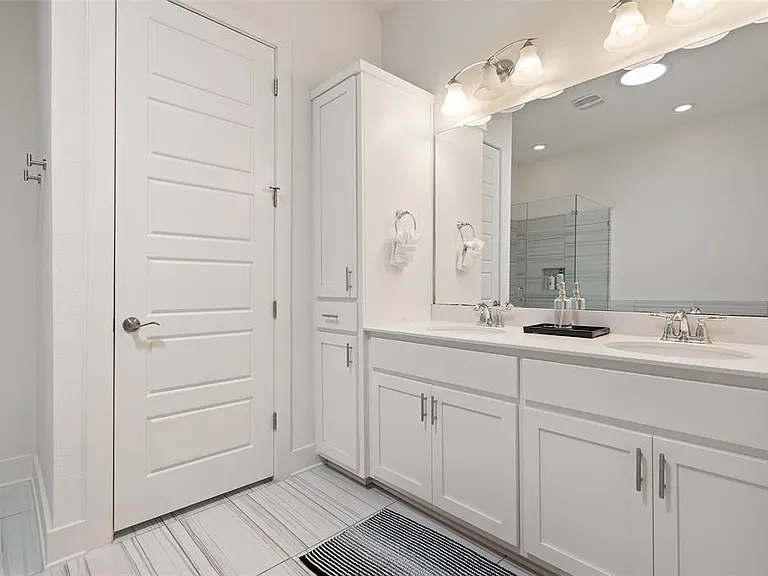 2211 Robert Browning St — Photo 15