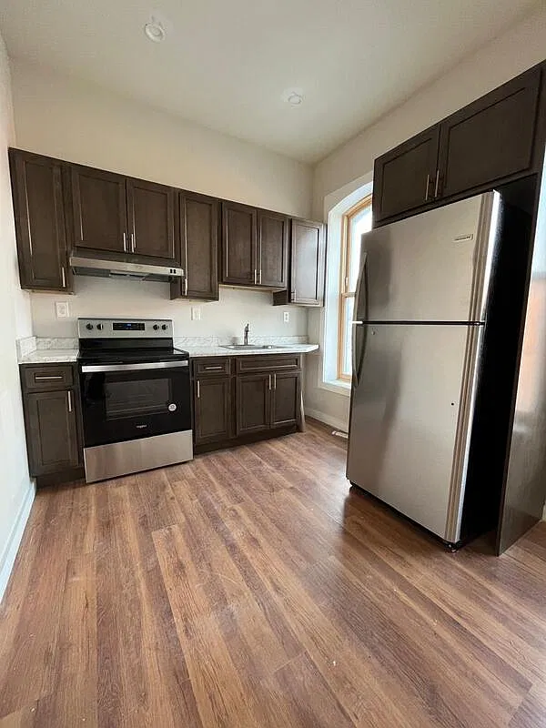 2 bed, 1.0 bath, 1055 sqft, $1,250 — Photo 1