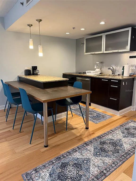 1 bed, 1.0 bath, 570 sqft, $1,600 — Photo 3