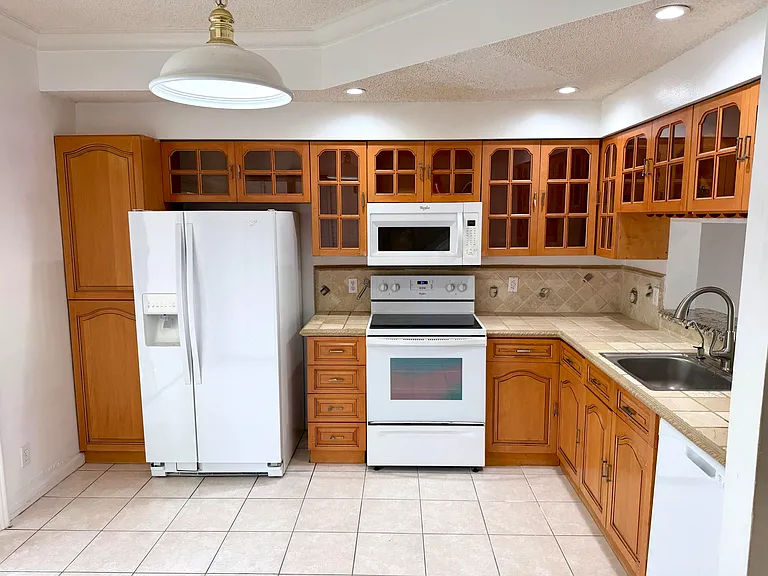 5662 NW 99th Way — Photo 8