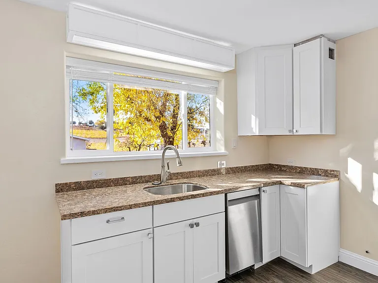1543 Estee Ave — Photo 35