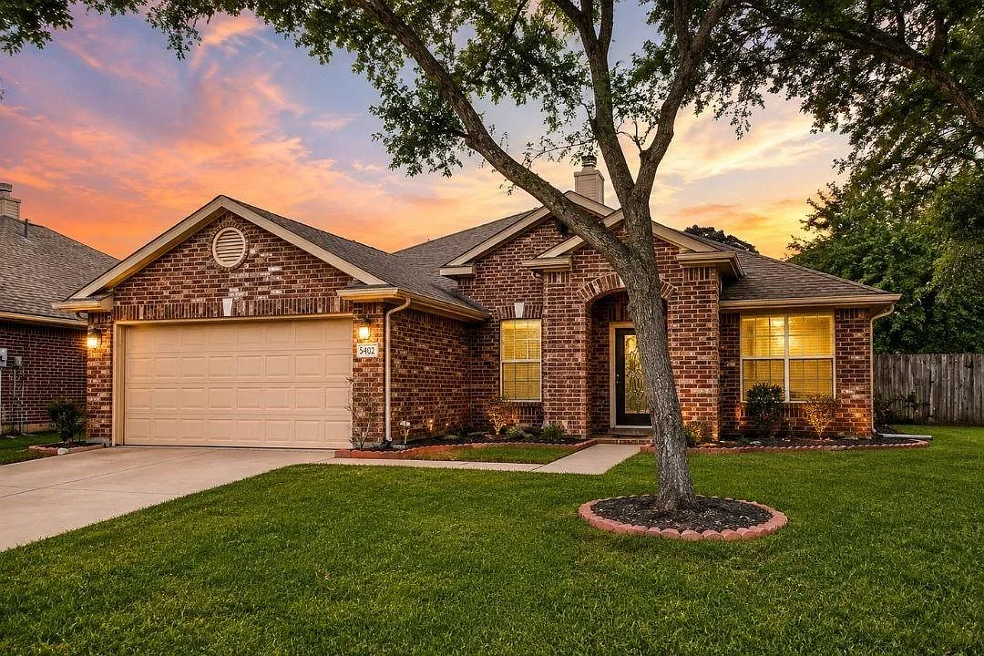 3 bed, 2.0 bath, 2018 sqft, $2,400 — Photo 2