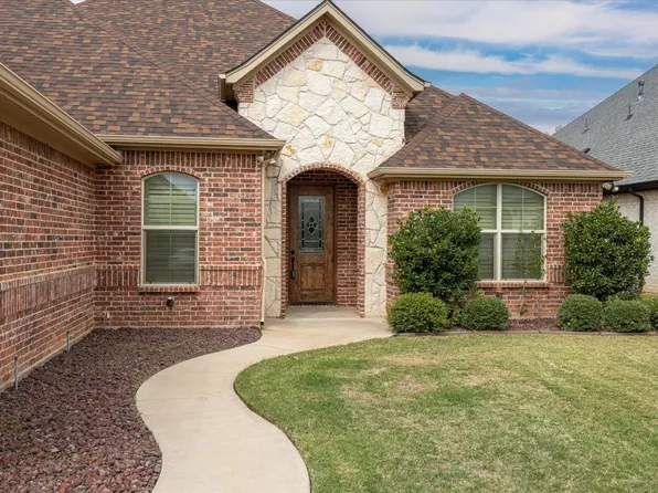 313 Paddle Boat Dr, Granbury, TX 76049